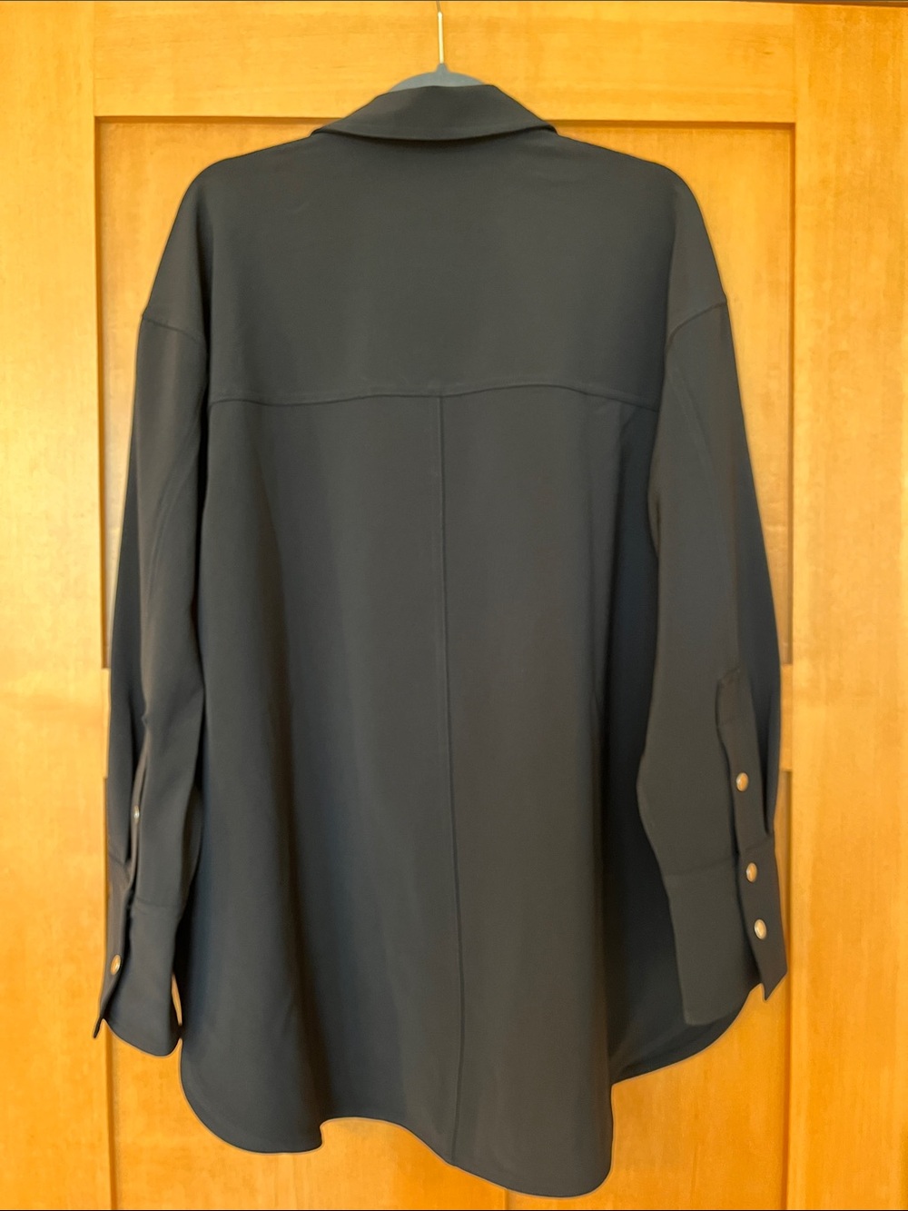 Athleta MVP Button Down
High-performance Tech Twill fabric in an oversized fit L - Picture 6 of 14